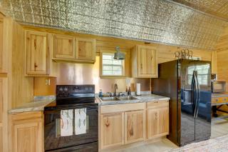 5 Mi to Splashway Waterpark Cabin in Rock Island - - 5