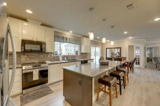 5 Mi to Splashway Waterpark Cabin in Rock Island - - 9
