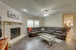 5 Mi to Splashway Waterpark Cabin in Rock Island - - 7