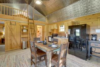 5 Mi to Splashway Waterpark Cabin in Rock Island - - 4