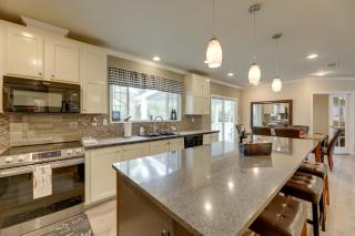 5 Mi to Splashway Waterpark Cabin in Rock Island - - 6