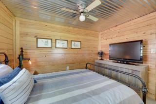 5 Mi to Splashway Waterpark Cabin in Rock Island - - 1