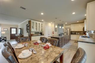 5 Mi to Splashway Waterpark Cabin in Rock Island - - 5