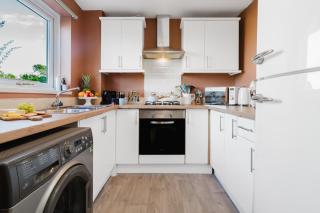 Spring Grove 2 Bedroom House with Garden and Free Parking - Cwmbran - 4