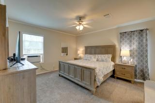 5 Mi to Splashway Waterpark Cabin in Rock Island - - 2