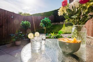 Spring Grove 2 Bedroom House with Garden and Free Parking - Cwmbran - 5