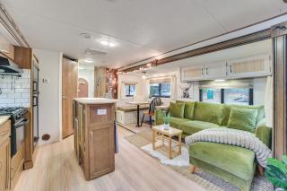7 Mi to Torch Lake Peaceful Retreat with Fire Pit! - Rapid City - 0