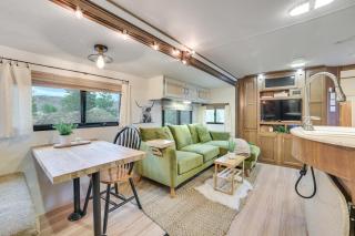 7 Mi to Torch Lake Peaceful Retreat with Fire Pit! - Rapid City - 7