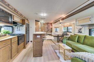7 Mi to Torch Lake Peaceful Retreat with Fire Pit! - Rapid City - 2