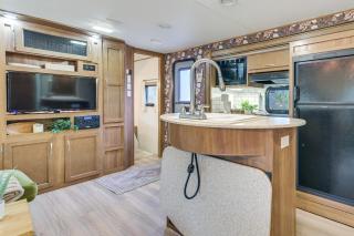 7 Mi to Torch Lake Peaceful Retreat with Fire Pit! - Rapid City - 1