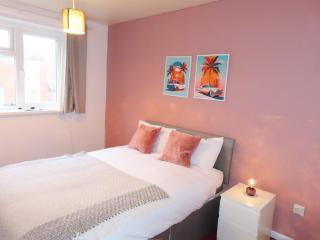 Modern 4 Bedroom Home in Cul-de-sac - 13 mins to New St - Free Parking & Netflix - Sleeps 7 - Birmingham - 3