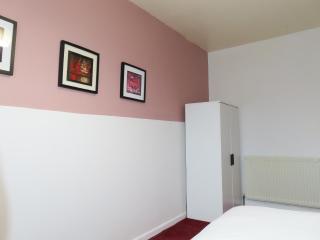 Modern 4 Bedroom Home in Cul-de-sac - 13 mins to New St - Free Parking & Netflix - Sleeps 7 - Birmingham - 8
