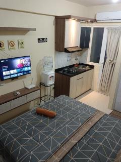 Studio sweet room Green Pramuka Square - Jakarta - 4