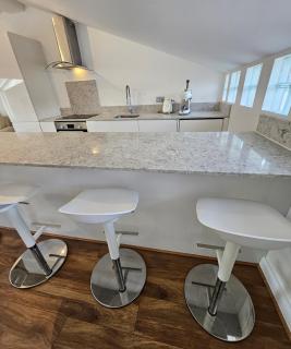 Victoria, Haru Residence 6bed Room and 4bath Rooms Apartment - Moffat - 0