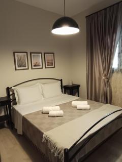 Kelly's blooms & stone - Nafpaktos - 1