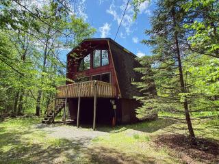 Designer Poconos Chalet I Ski, Skate, Lakes, Family-Friendly - 8