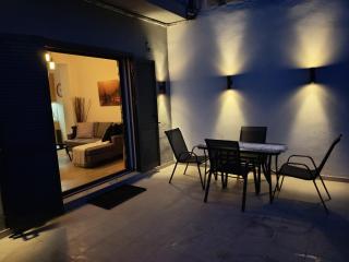 Kelly's blooms & stone - Nafpaktos - 3