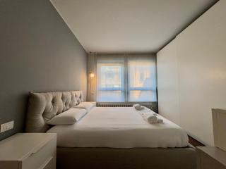 Modern Navigli Apartment - 9