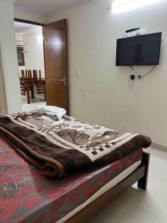 The Raveesh - 2BHK Fully Furnished Apartment J85 - New Delhi - 2