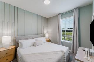 Stunning 8BR Pool Gameroom Minutes to Disney - 6
