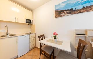 Cozy Apartment In Baska Voda With Wifi - Baška Voda - 8