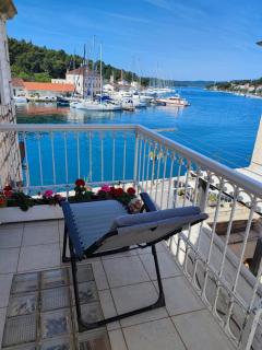 Authentic stone house by the sea - Milna - 0