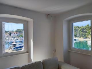 Authentic stone house by the sea - Milna - 4