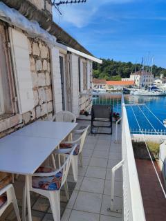 Authentic stone house by the sea - Milna - 1