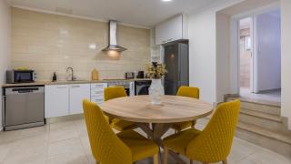 Stylish 2BR Retreat in Lisbon by LovelyStay - Lisbona - 4