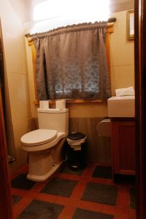 Rustic Beaverfoot Lodge Room N10 - 4