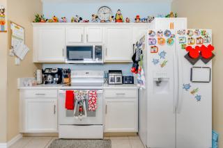 10 Mi to Disney Parks Resort Retreat with Patio - 4