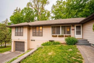 Pet-Friendly St Paul Home Fireplace and Office Area - Mendota - 7