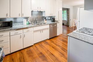 Pet-Friendly St Paul Home Fireplace and Office Area - Mendota - 1