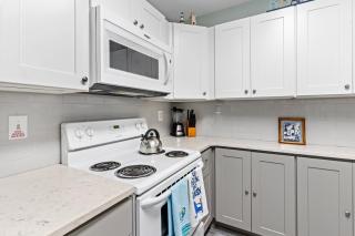 North OC Condo 2BR w pool, private hot tub & views of Fenwick Lighthouse - 1