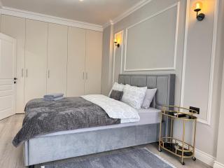 Cozy Central Apartment with Parking - 2