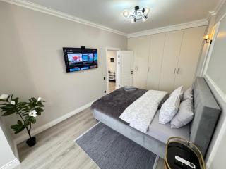 Cozy Central Apartment with Parking - 6