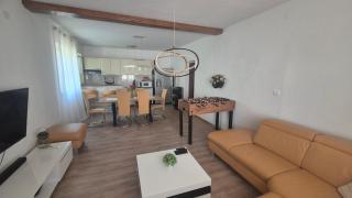 Spacious 4 bedroom apartment with free parking lot - Novalja - 4