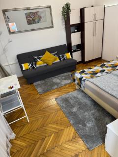 Small Cosy Apartment near the famous WESTEND City Center - Budapest - 9