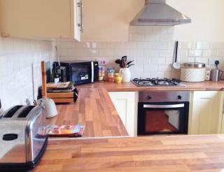 Simple Welsh Terrace with Valley Views - Morriston - 1