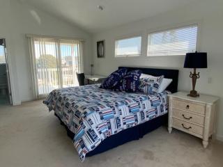 Lagoon Front, Loveladies, Dock, Decks, Beach Badges, Bikes, Ping Pong Table, Foosball, Wifi,gorgeous Reverse-Living Loveladies Contemporary On A, - Loveladies - 3