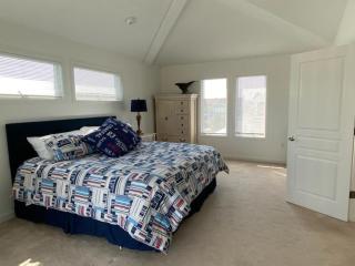 Lagoon Front, Loveladies, Dock, Decks, Beach Badges, Bikes, Ping Pong Table, Foosball, Wifi,gorgeous Reverse-Living Loveladies Contemporary On A, - Loveladies - 2