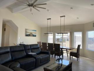 Lagoon Front Loveladies Dock Decks Beach Badges Bikes Ping Pong Table Foosball Wifigorgeous Reverse-Living Loveladies Contemporary On A - 6