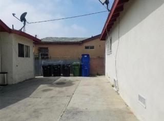 Spacious 2bed 1 bath duplex available now - Los Angeles - 2