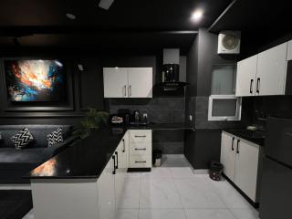Luxor Apartments & Suites - Opal - Lahore - 4