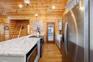 Twilight Pines - Dreamy Cabin w Hot Tub & optional Kids Loft - Broken Bow - 4