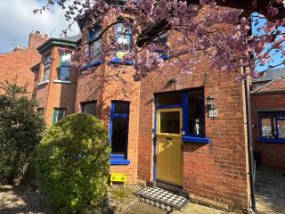 Pass The Keys Colourful, Quirky Artist-Owned 3 Bed Next to Cafes - Belfast - 0