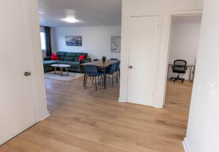 Chic 3BR 5 Beds 5min walk to Metro Free Parking - Laval - 1