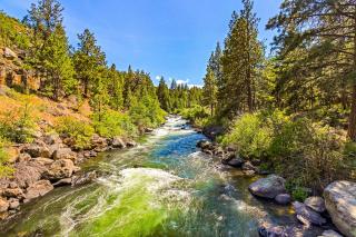 Frosty Summit Condo at Mount Bachelor Village Resort with Pool and Hot Tub - 9