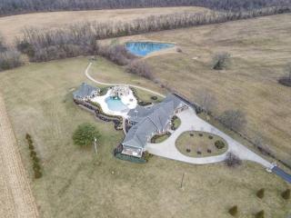 The Bluegrass Grand Estate: Bourbon Trail Luxury - Bardstown - 9