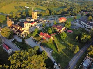 The Bluegrass Grand Estate: Bourbon Trail Luxury - Bardstown - 1